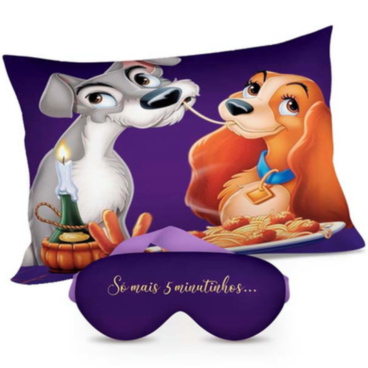Kit A Dama e o Vagabundo personalizado: almofada retangular e máscara de dormir, estampa roxo.