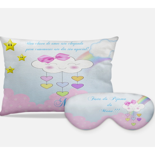 Kit Chuva de Amor personalizado: almofada retangular e máscara de dormir, estampa rosa e azul.