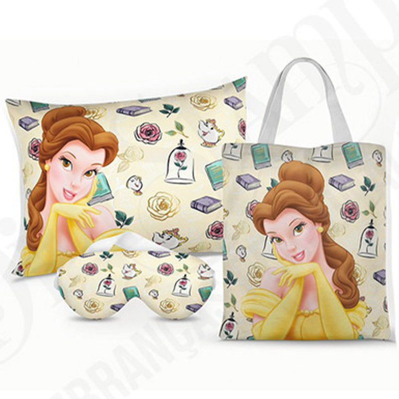 Kit Bela e Fera personalizado: almofada 20x30 cm, ecobag 25x32 cm e máscara de dormir, estampa bege.